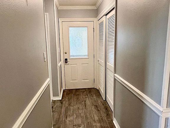 4th image of 9495 Villas Dr