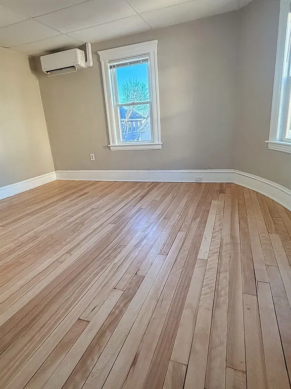 3 bed, 1.0 bath, 1200 sqft, $2,000 — Photo 2