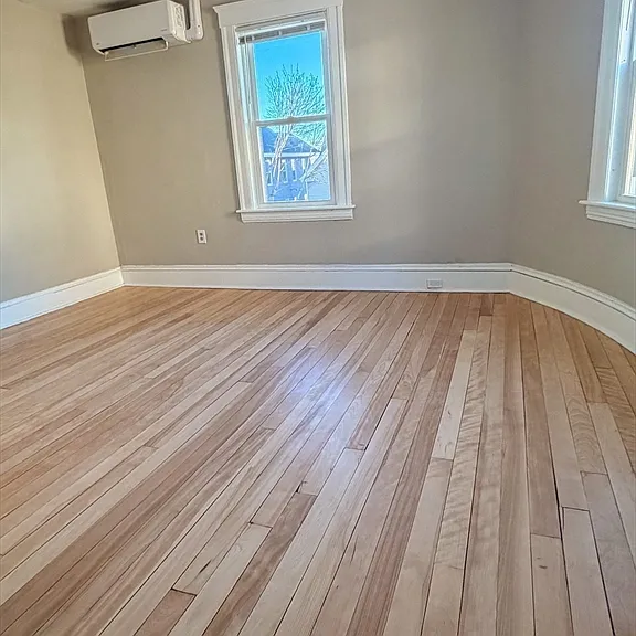 4 Vernon Ter #2 — Photo 2