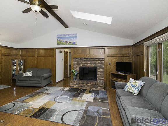 4th image of 4211 Glen Hollow Dr