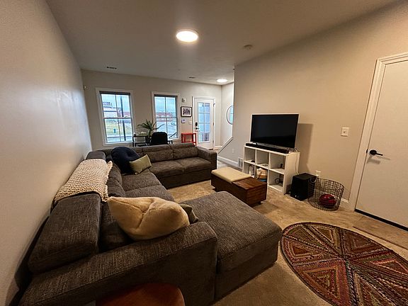 2nd image of 1207 Peach St