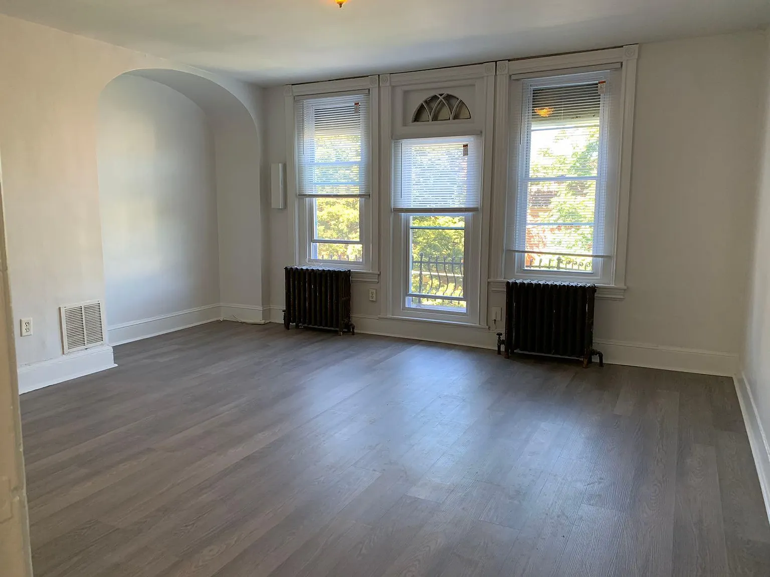 Studio, 350 sqft, $1,100 — Photo 1