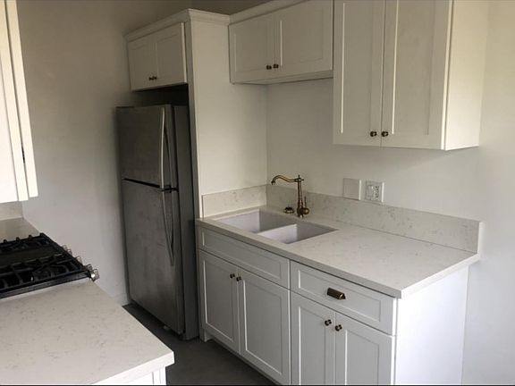 5th image of 1145 S New Hampshire Ave APT 4