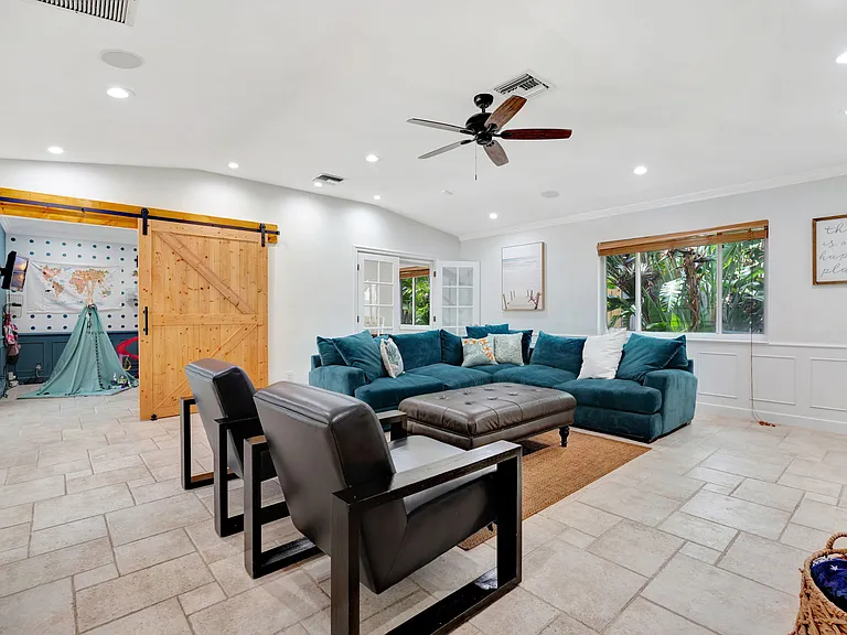 2436 Holly Ln — Photo 23