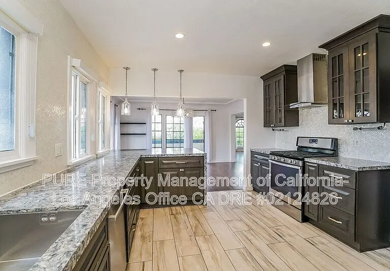 5049 Pickford St — Photo 9