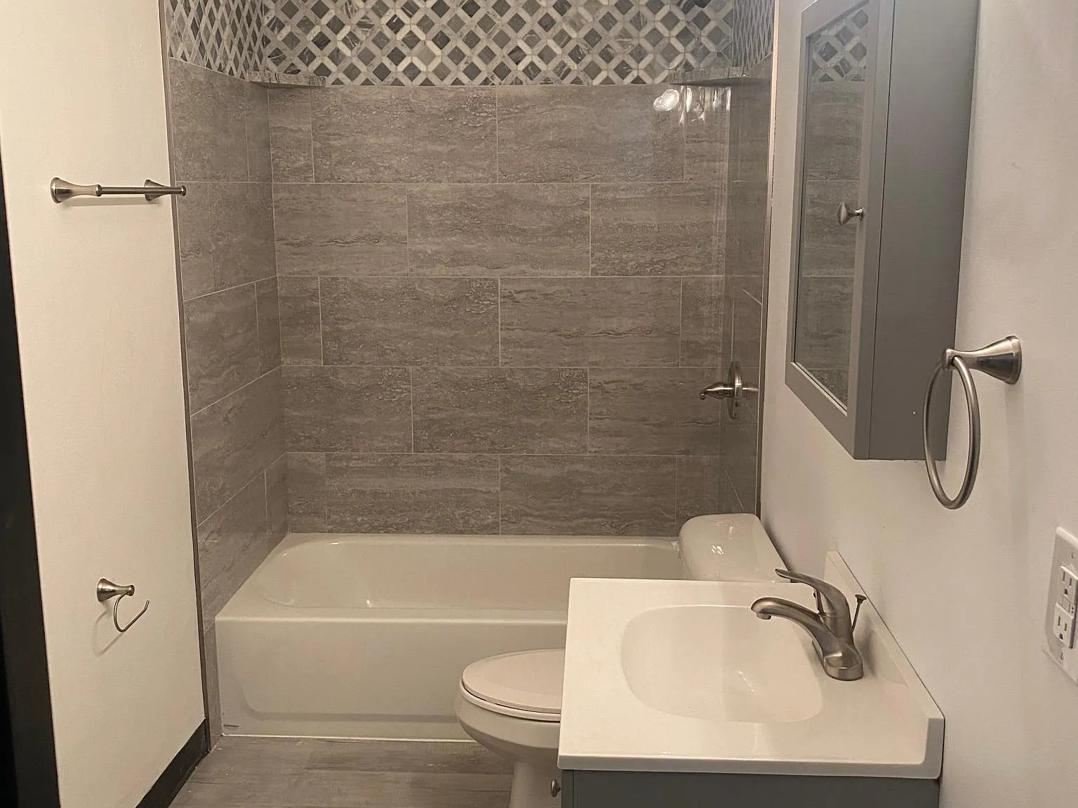 1 bed, 700 sqft, $750 — Photo 3