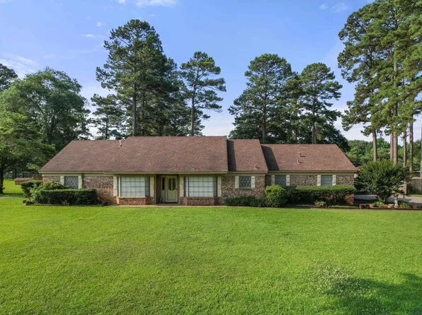 1403 Rutledge Ave, Daingerfield, TX 75638