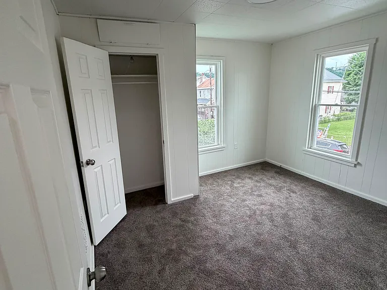 356 S Front St — Photo 4