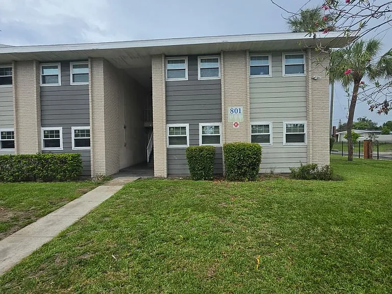 801 Sky Lake Cir #B — Photo 1