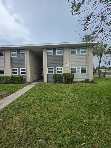 801 Sky Lake Cir #B Photo 1