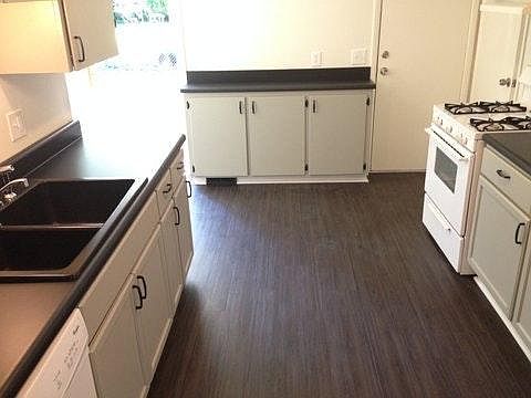 3rd image of 2608 Louisiana St