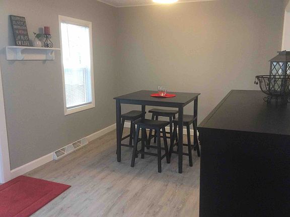 5th image of 147 Janet St SE