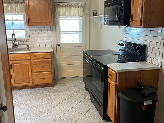 2nd image of 212 Main St