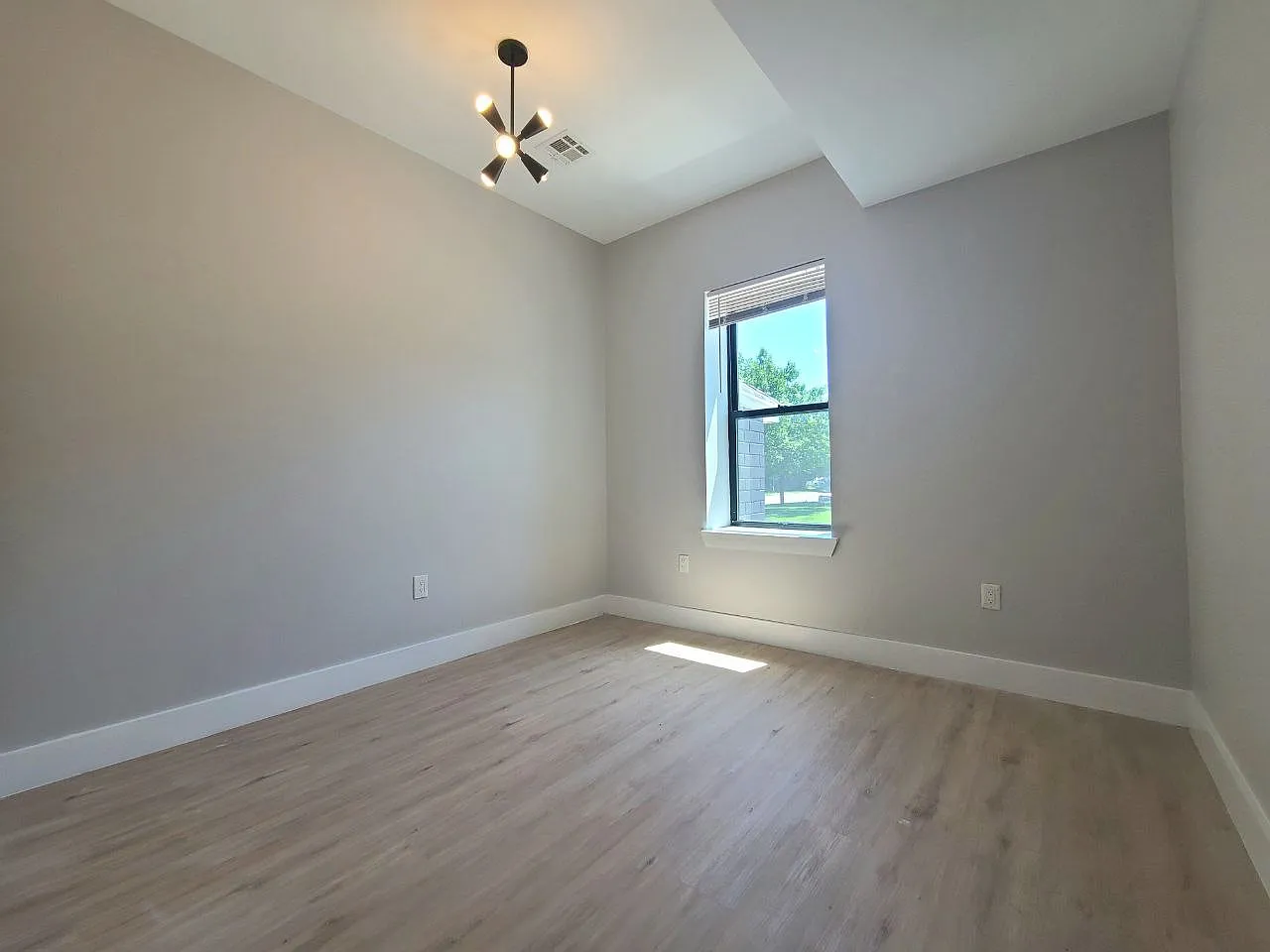 2 bed, 800 sqft, $2,250 — Photo 4