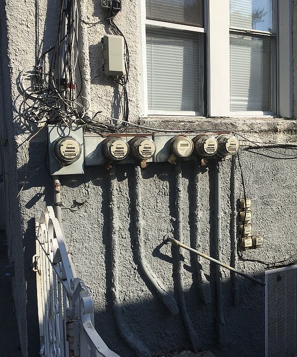 1st image of 932 E 92nd St