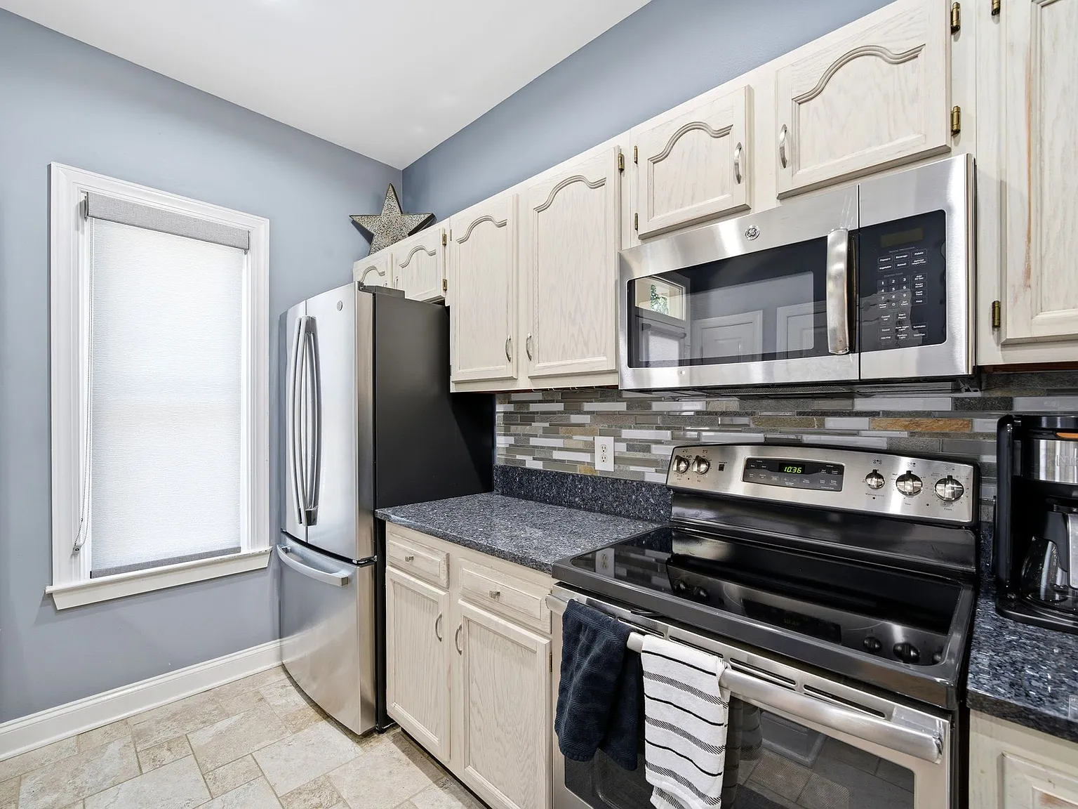 3 bed, 1414 sqft, $2,995 — Photo 4