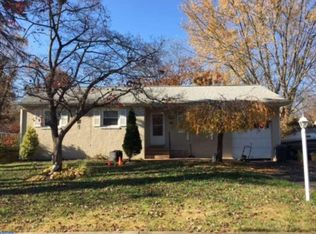 1526 N Meadowbrook Rd, Feasterville Trevose, PA 19053