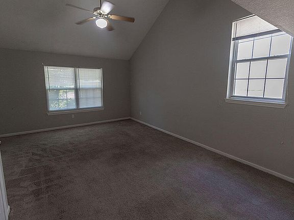 4th image of 5569 Pinehurst Ln
