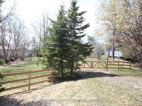 2nd image of 5766 Penetanguishene Rd