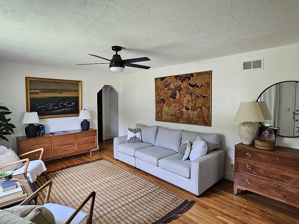 1st image of 809 W 47th St