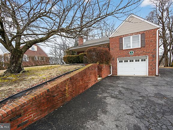 3rd image of 303 Perry St