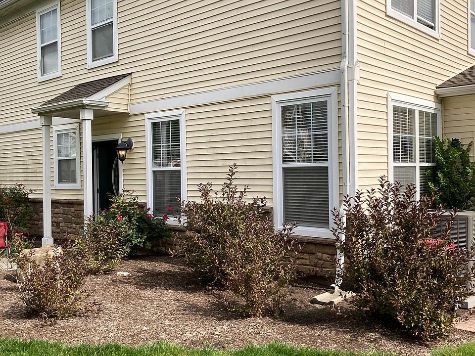 2nd image of 46 Old Cedarbrook Rd