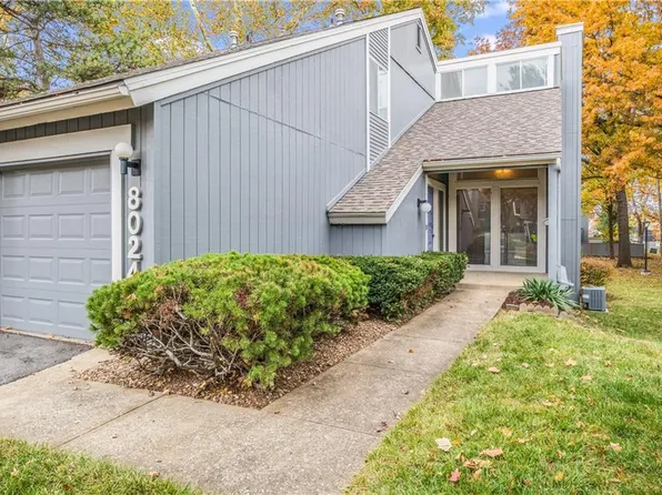 8024 Colony Ln, Lenexa, KS 66215