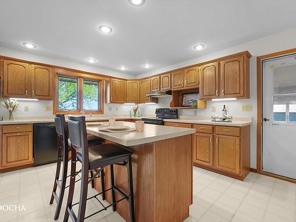 3rd image of 2676 Fairview Dr