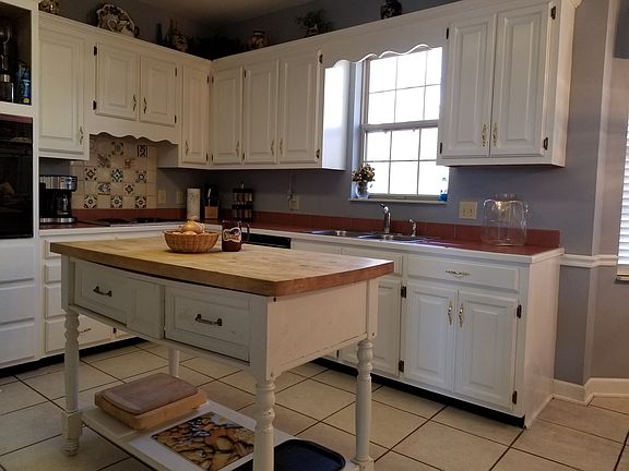 Large Country Style Kitchen 