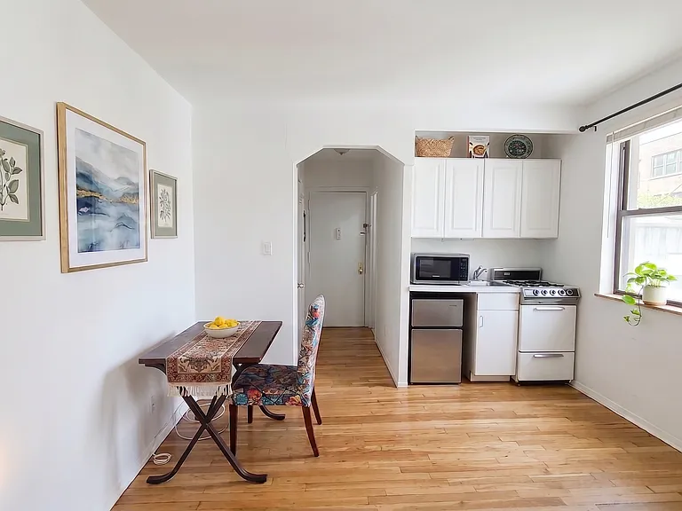 415 W 47th St #3C — Photo 3