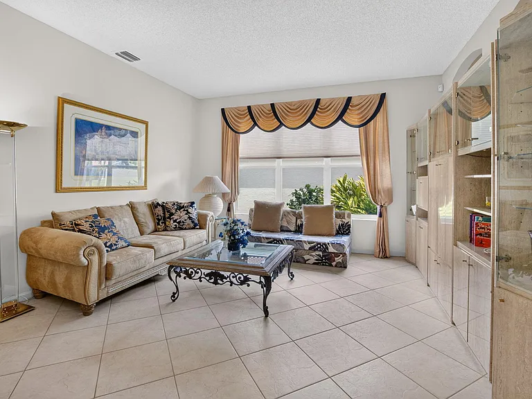 7625 Las Cruces Ct — Photo 10