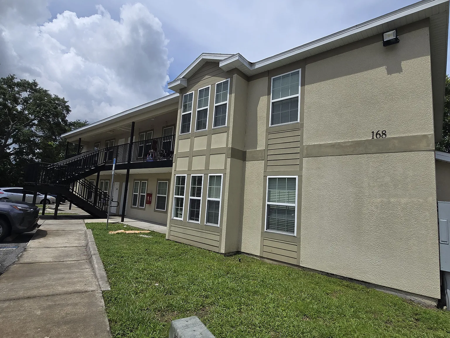 3 bed, 1100 sqft, $1,700 — Photo 2