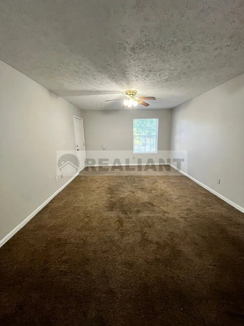 2 bed, 1.5 bath, 1100 sqft, $895 — Photo 3