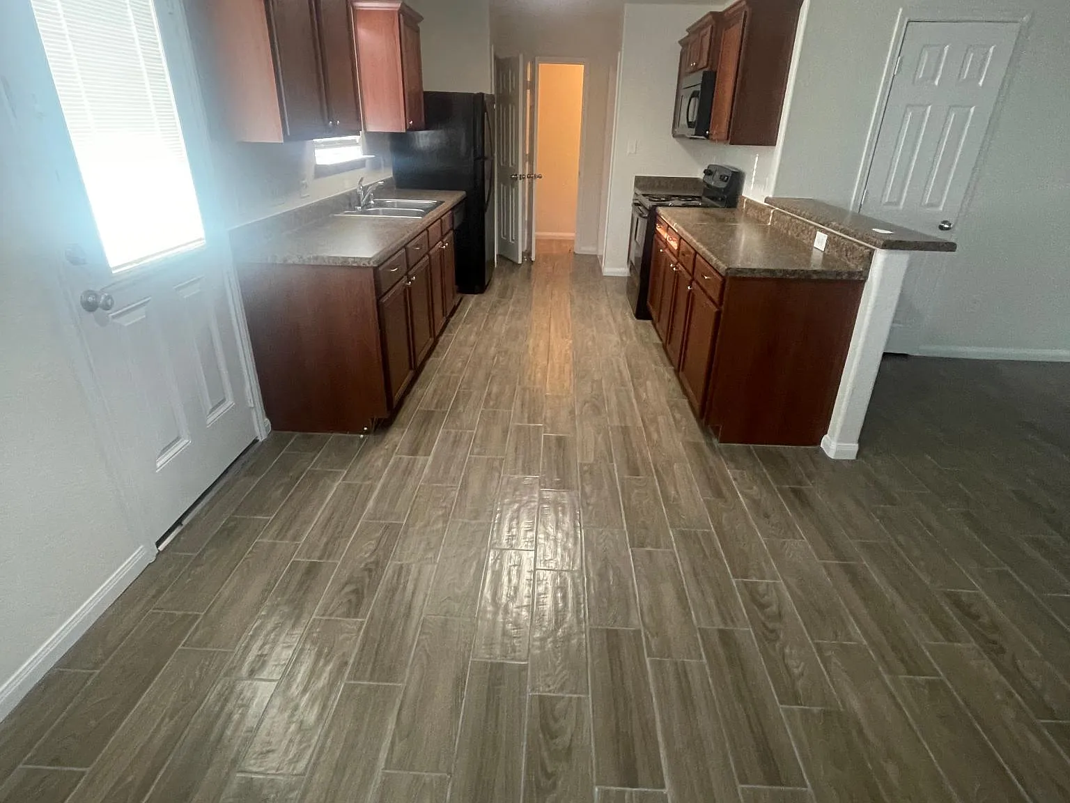 3 bed, 2.5 bath, 1572 sqft, $1,650 — Photo 4