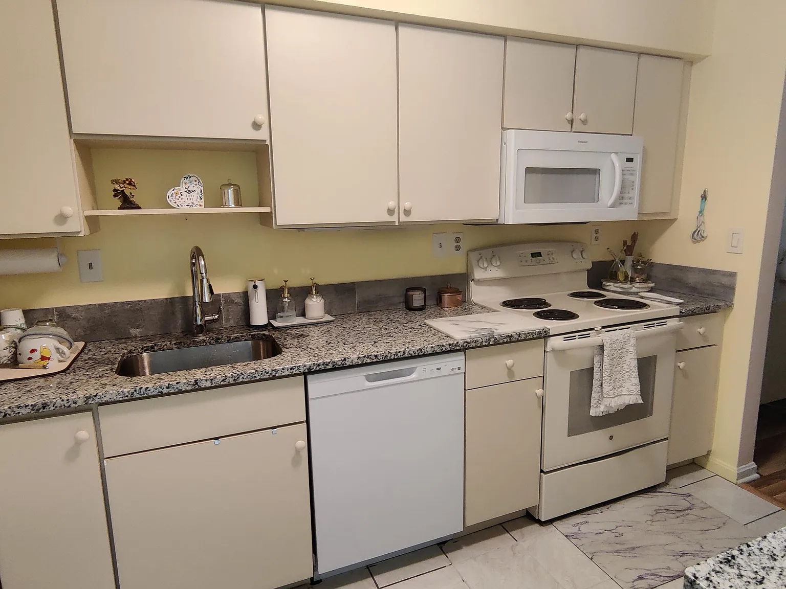 1301 Lagrange St — Photo 4