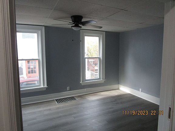 2nd image of 918 W 10th St APT 1