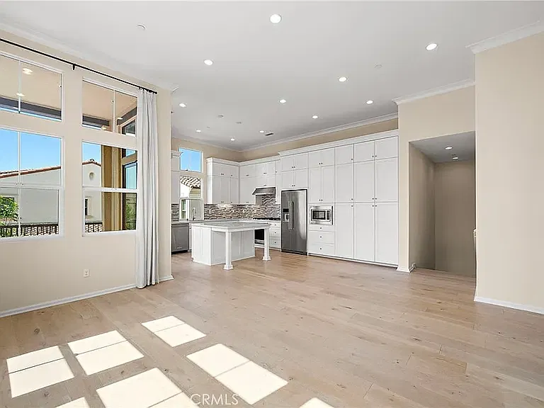 3 bed, 1458 sqft, $4,850 — Photo 2