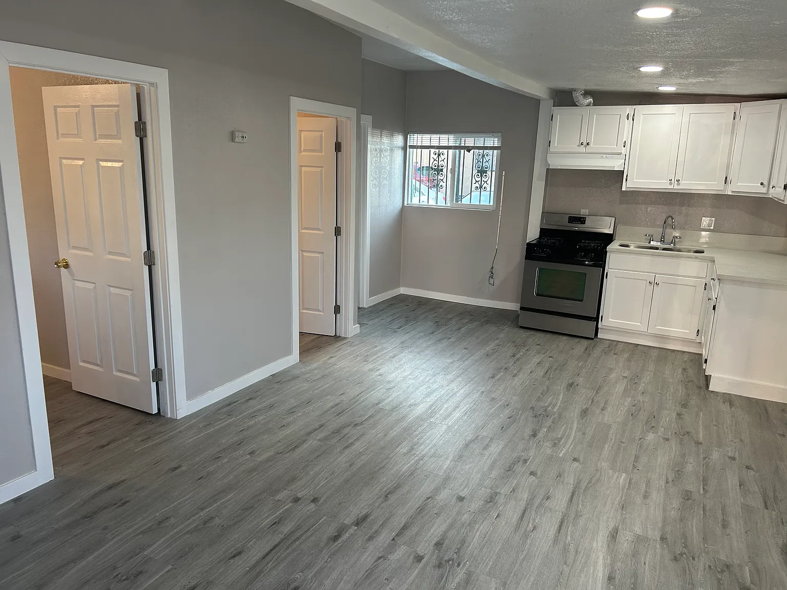 2 bed, 500 sqft, $2,050 — Photo 2