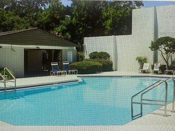 5th image of 2508 SW 35th Pl APT 114