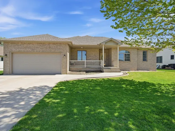 1112 Brown St, Holdrege, NE 68949