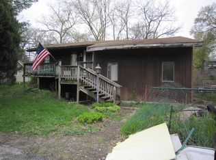 39450 N Hickory Ave, Antioch, IL 60002