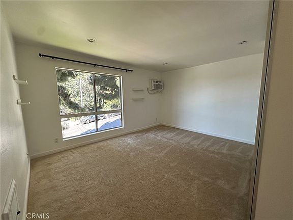 5th image of 1222 N Olive Dr
