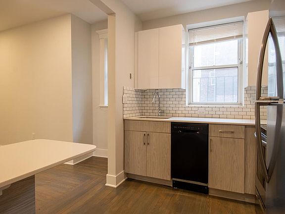 2nd image of 122 Jersey St #8