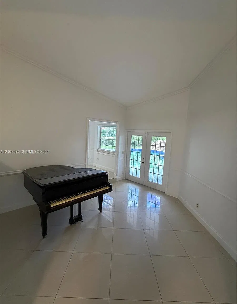 West Glen — Photo 3