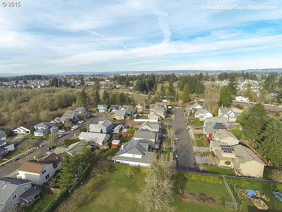 3rd image of 6899 SE Borwick St
