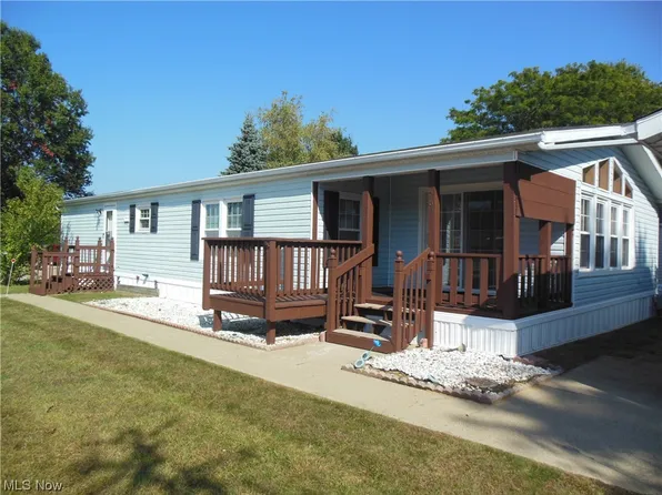 2651 Lake Breeze Dr, Madison, OH 44057