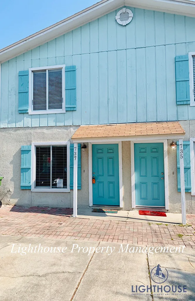 2 bed, 1.5 bath, 900 sqft, $2,350 — Photo 2