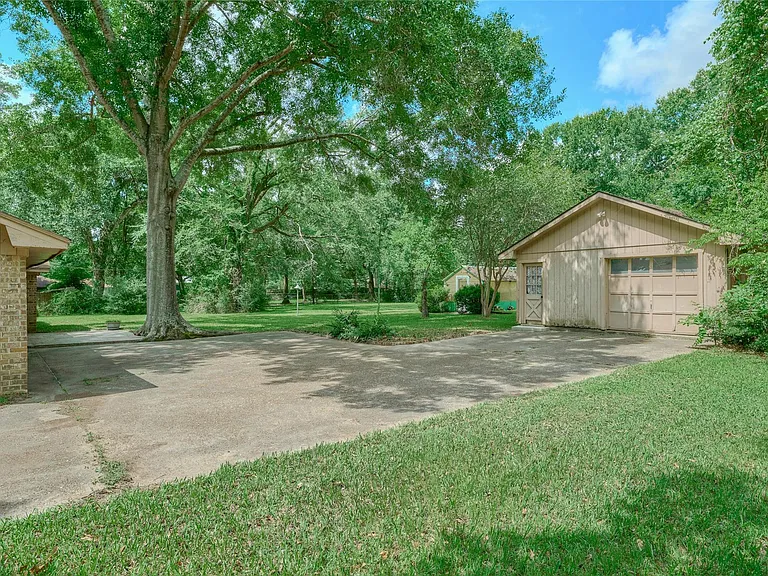 24803 Lori Ln — Photo 32
