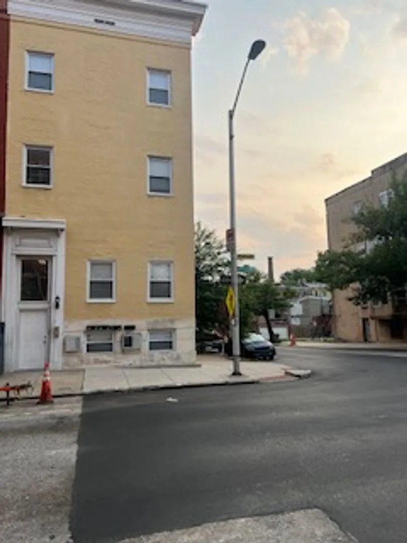 1328 McCulloh St — Photo 1