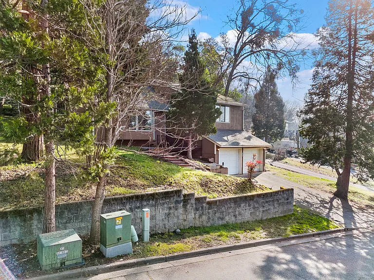 1634 NE Terrace Dr — Photo 15